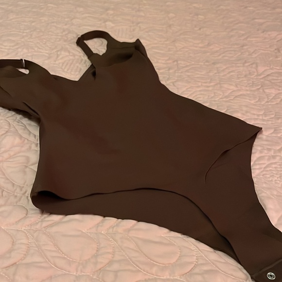 SKIMS  Plunge Thong Bodysuit - Picture 5 of 11